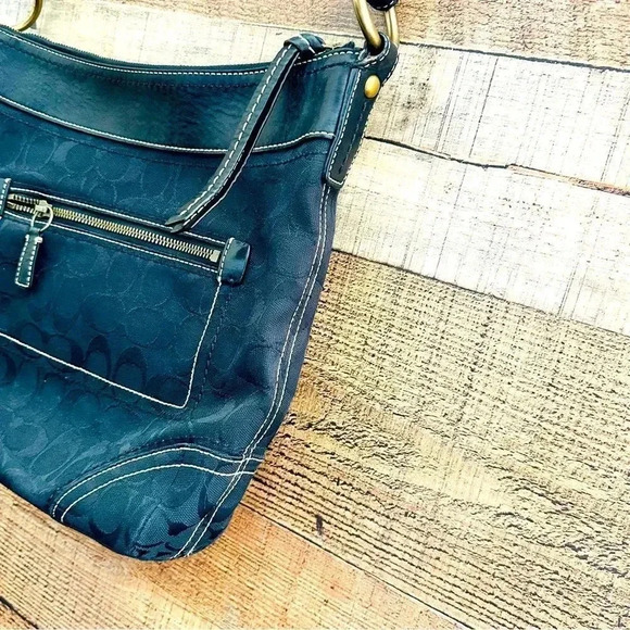 Vintage COACH Soho Slim Duffle Signature C Logo Jacquard Canvas Fabric & Leather - Picture 4 of 12